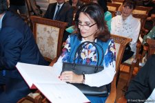 В Баку состоялась презентация сборника Айгюн Самедзаде "Азербайджан в 100 песнях"  (ФОТО)