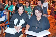 В Баку состоялась презентация сборника Айгюн Самедзаде "Азербайджан в 100 песнях"  (ФОТО)