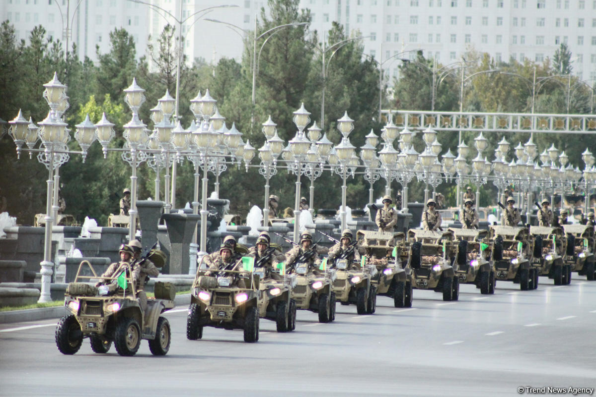 В Туркменистане прошёл военный парад в честь Дня независимости (ФОТО)