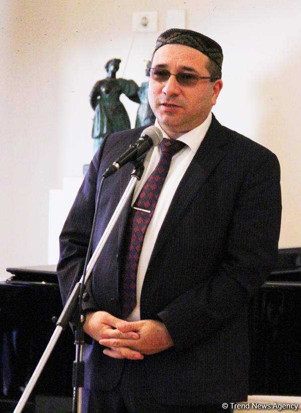 В Баку состоялась презентация сборника Айгюн Самедзаде "Азербайджан в 100 песнях"  (ФОТО)