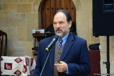 В рамках Фестиваля Насими состоялась лекция Алана Годласа "Доска каллиграфии: ранняя форма Twitter-а в суфизме" (ФОТО)