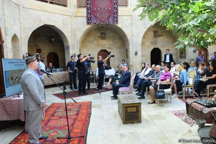 В рамках Фестиваля Насими состоялась лекция Алана Годласа "Доска каллиграфии: ранняя форма Twitter-а в суфизме" (ФОТО)