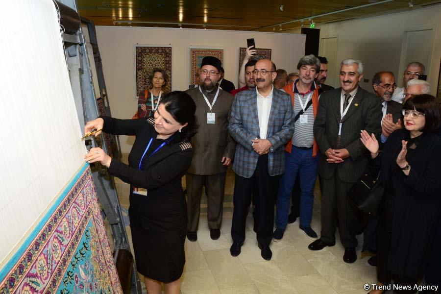 В рамках Фестиваля Насими состоялась церемония награждения конкурса эскизов ковров и произведений (ФОТО)