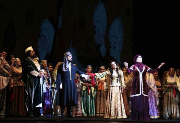 Такого еще не было! Потрясающая премьера грандиозной оперы "Мехсети" с 3D оформлением в Баку (ВИДЕО, ФОТО)