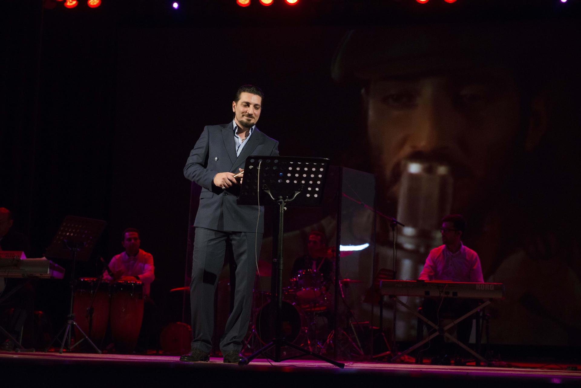 Осенняя любовь и ностальгия Принца азербайджанского шансона (ВИДЕО, ФОТО)