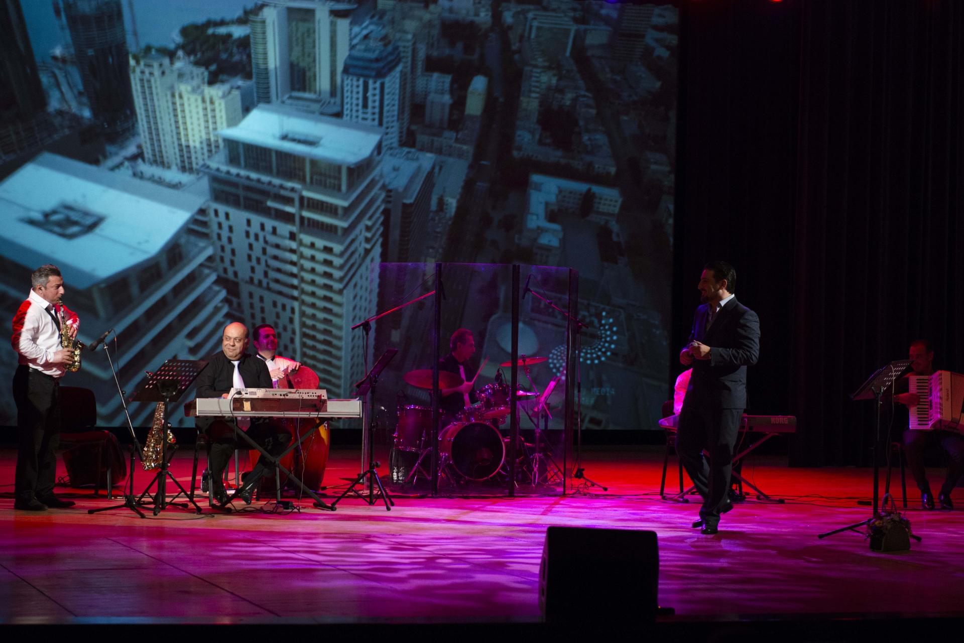 Осенняя любовь и ностальгия Принца азербайджанского шансона (ВИДЕО, ФОТО)
