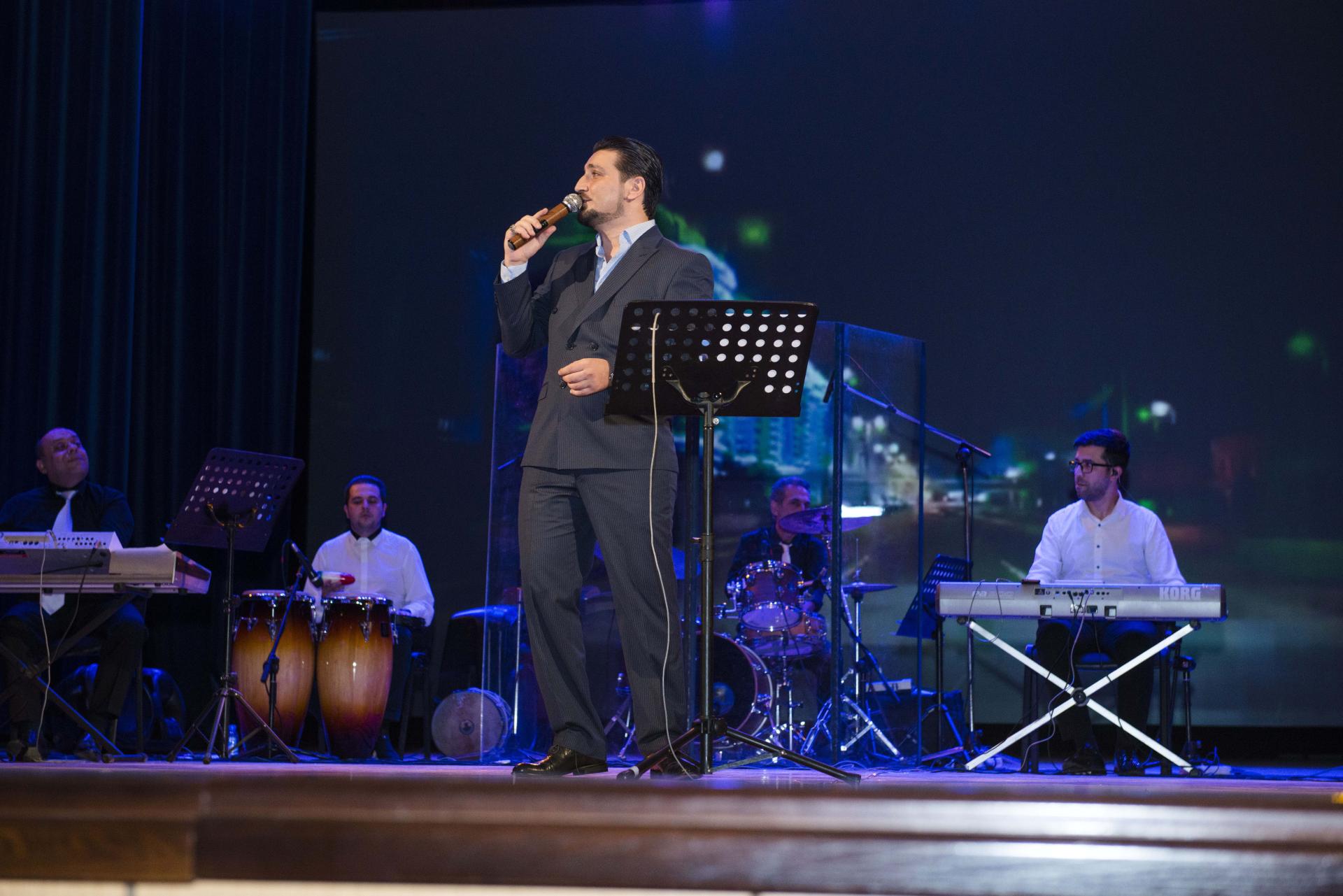 Осенняя любовь и ностальгия Принца азербайджанского шансона (ВИДЕО, ФОТО)