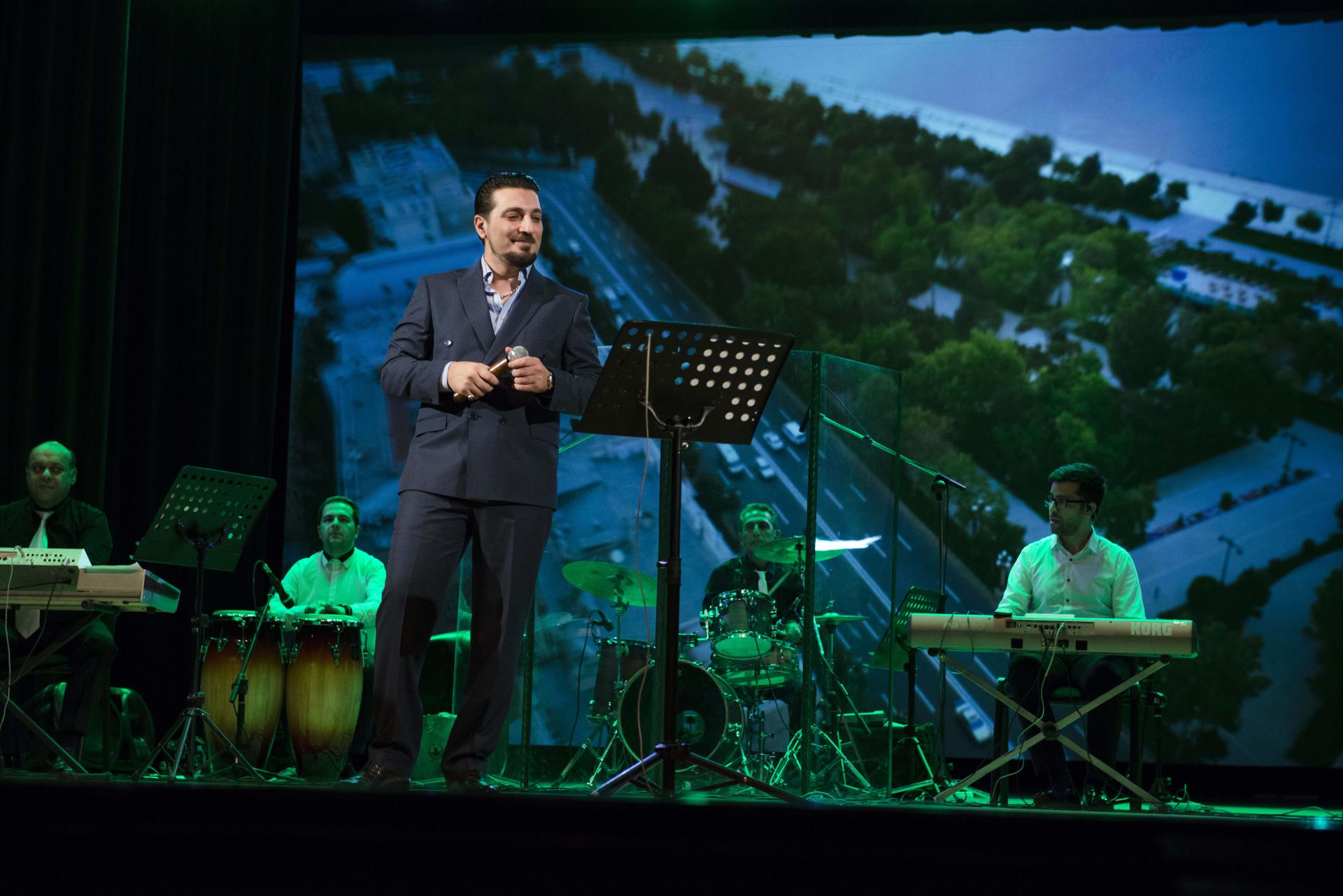 Осенняя любовь и ностальгия Принца азербайджанского шансона (ВИДЕО, ФОТО)