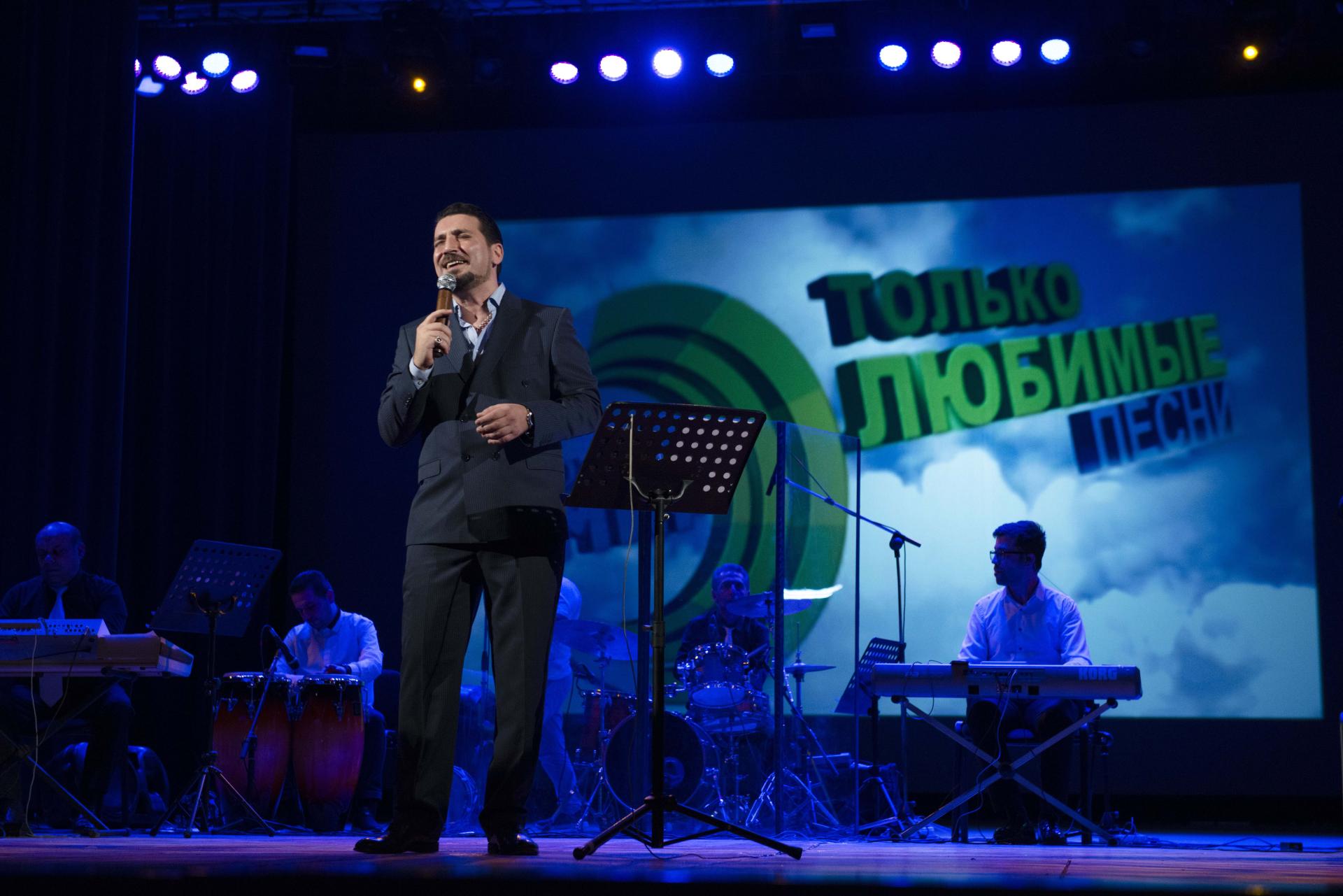 Осенняя любовь и ностальгия Принца азербайджанского шансона (ВИДЕО, ФОТО)