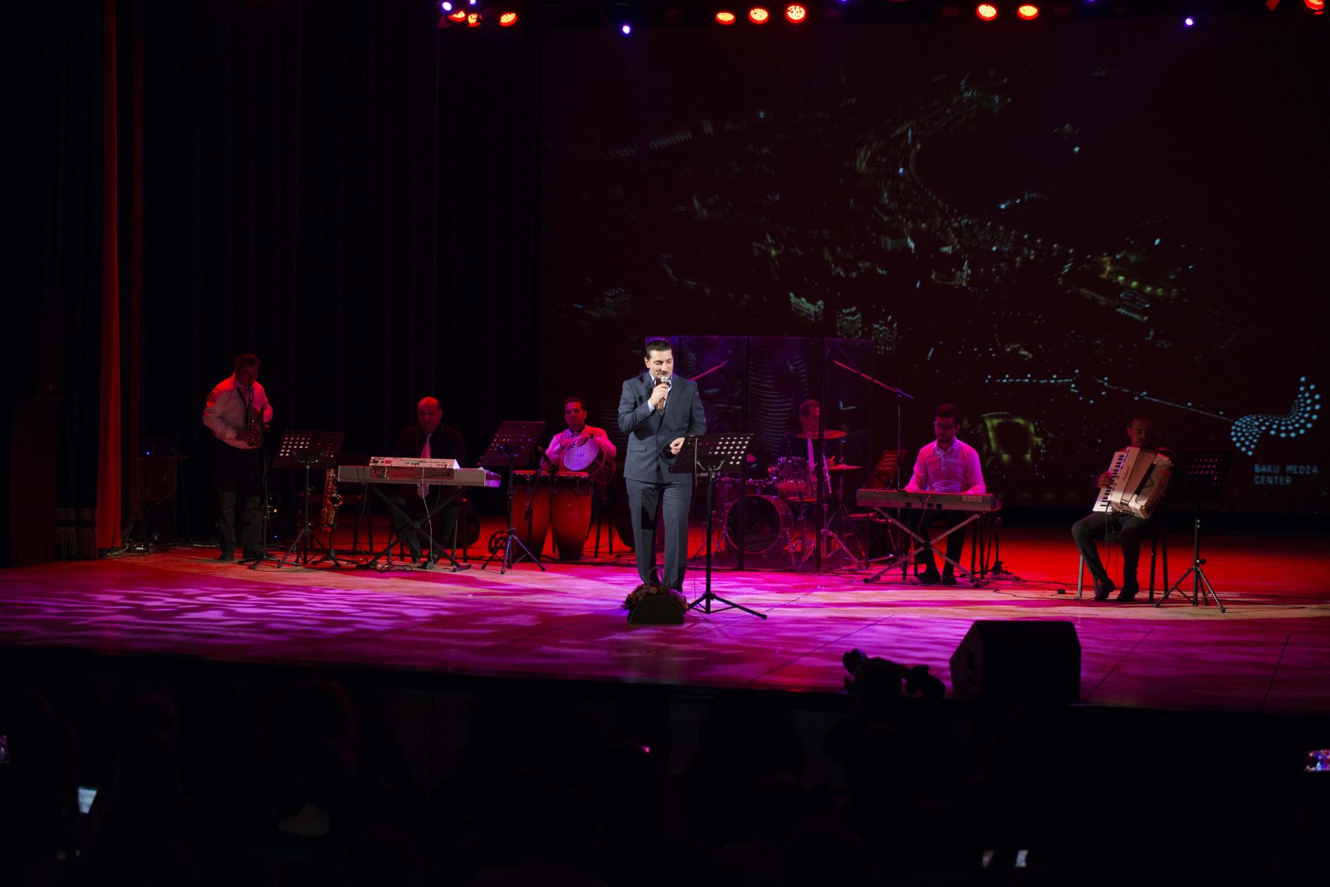 Осенняя любовь и ностальгия Принца азербайджанского шансона (ВИДЕО, ФОТО)