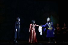 Такого еще не было! Потрясающая премьера грандиозной оперы "Мехсети" с 3D оформлением в Баку (ВИДЕО, ФОТО)