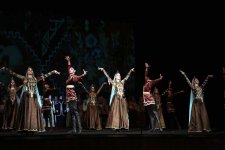 Такого еще не было! Потрясающая премьера грандиозной оперы "Мехсети" с 3D оформлением в Баку (ВИДЕО, ФОТО)