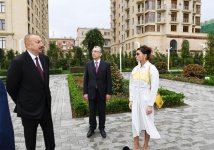 Президент Ильхам Алиев и Первая леди Мехрибан Алиева ознакомились с условиями, созданными в новом парке в Насиминском районе Баку (ФОТО)