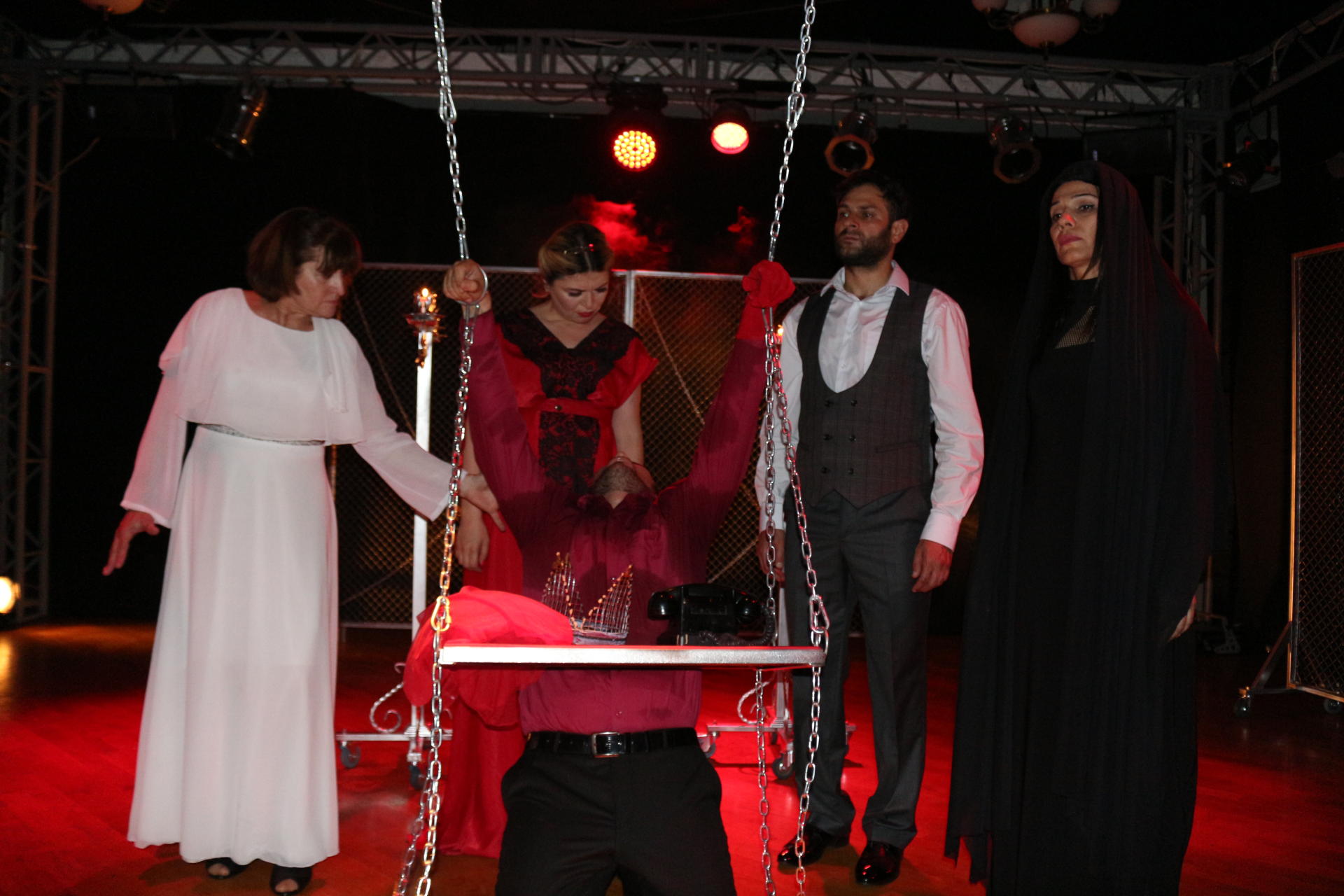 Азербайджанцы рассказали о проклятии короля Англии (ФОТО)