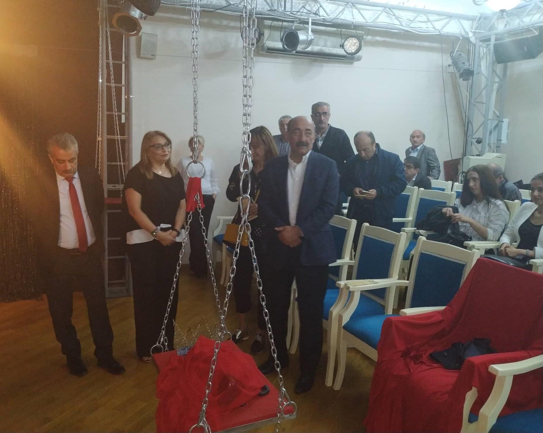 Азербайджанцы рассказали о проклятии короля Англии (ФОТО)