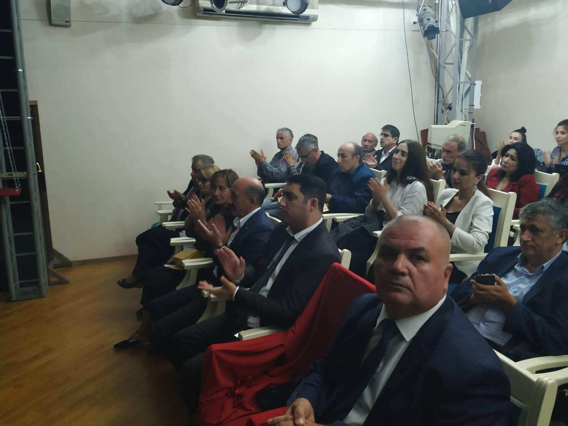 Азербайджанцы рассказали о проклятии короля Англии (ФОТО)