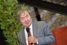 Великий казах Олжас Сулейменов в литературном Баку (ФОТО)