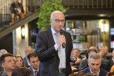 Великий казах Олжас Сулейменов в литературном Баку (ФОТО)