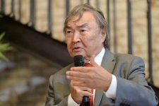Великий казах Олжас Сулейменов в литературном Баку (ФОТО)