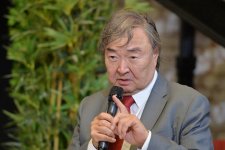 Великий казах Олжас Сулейменов в литературном Баку (ФОТО)