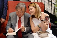 Великий казах Олжас Сулейменов в литературном Баку (ФОТО)