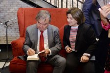 Великий казах Олжас Сулейменов в литературном Баку (ФОТО)