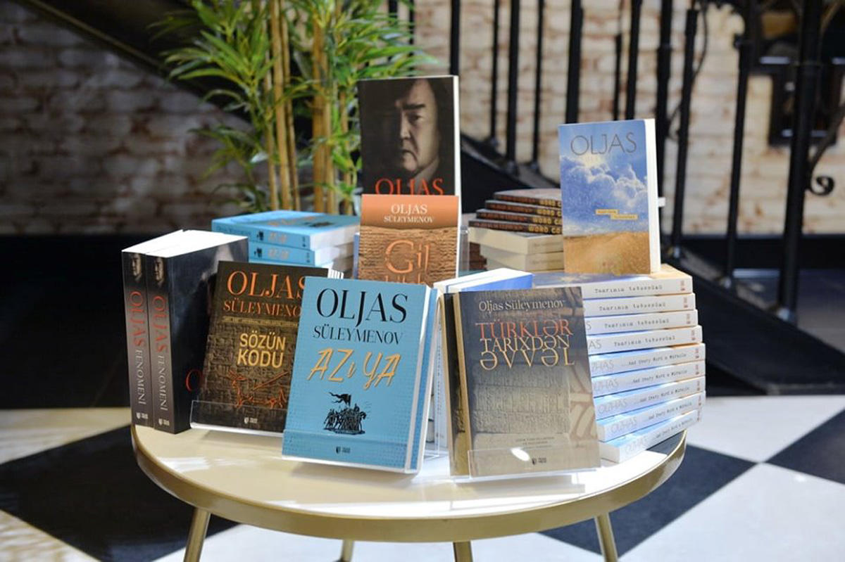 Великий казах Олжас Сулейменов в литературном Баку (ФОТО)