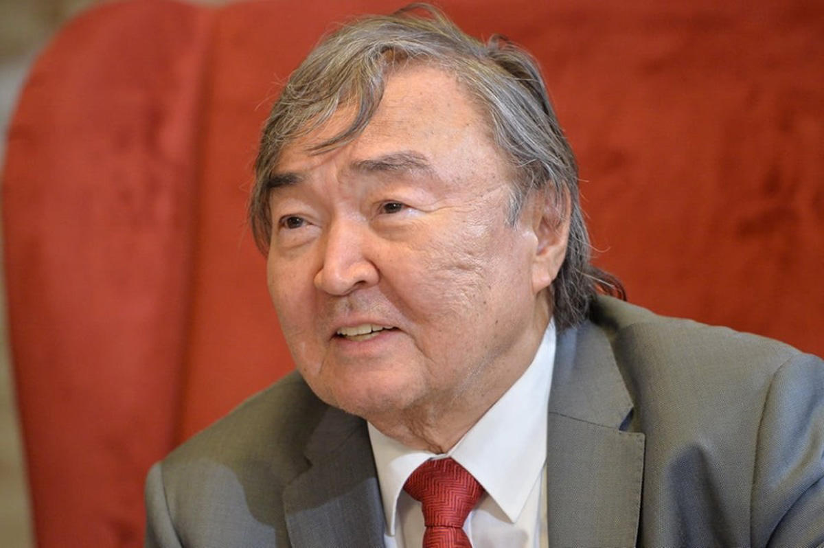 Великий казах Олжас Сулейменов в литературном Баку (ФОТО)