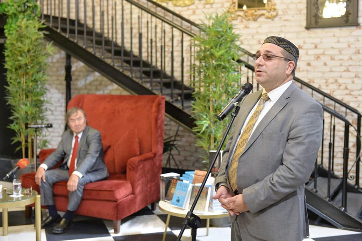 Великий казах Олжас Сулейменов в литературном Баку (ФОТО)