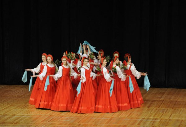 Дни России в Азербайджане. А какие девушки плывут, словно лебедушки, по сцене! (ФОТО)