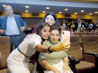 Вице-президент Фонда Гейдара Алиева Лейла Алиева приняла участие в презентации фильма, посвященного памяти выдающегося поэта Андрея Дементьева (ФОТО)