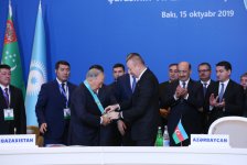 Президент Ильхам Алиев вручил Нурсултану Назарбаеву «Высший орден тюркского мира» (ФОТО)