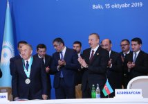 Президент Ильхам Алиев вручил Нурсултану Назарбаеву «Высший орден тюркского мира» (ФОТО)