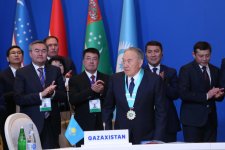 Президент Ильхам Алиев вручил Нурсултану Назарбаеву «Высший орден тюркского мира» (ФОТО)