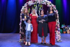 Из Гянджи на обложки глянцевых изданий – модное дефиле осень-зима (ФОТО)