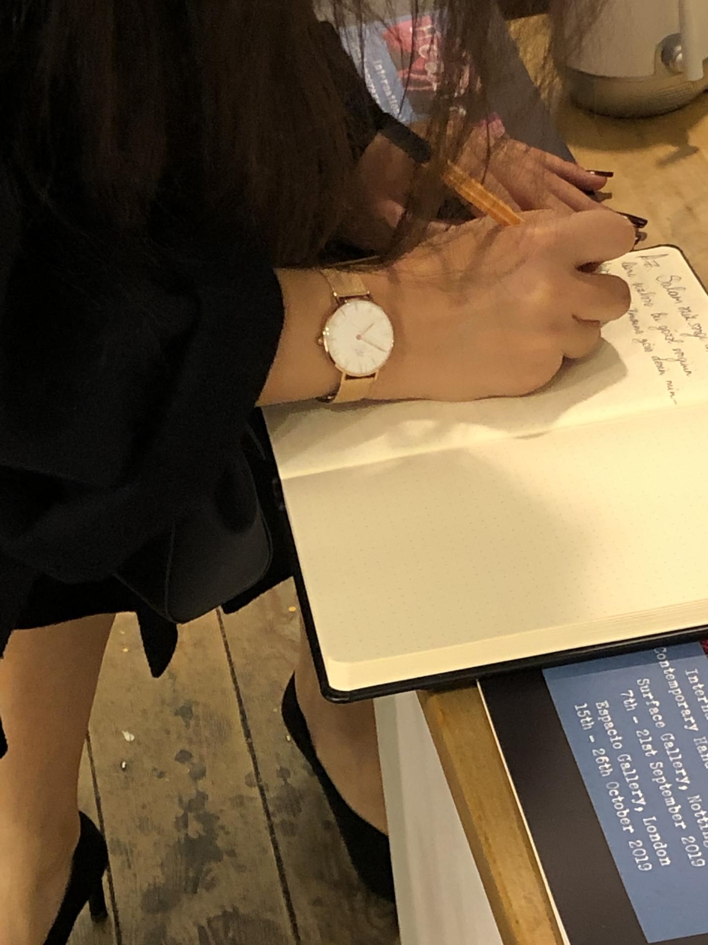 "Нефтяные скважины" азербайджанки в Великобритании (ФОТО)