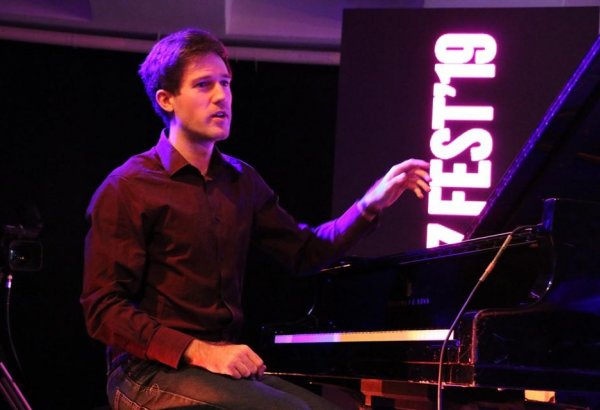 Своеобразный педагог-оркестр и Aron Talas Trio зажгли огни вечернего Баку (ФОТО)