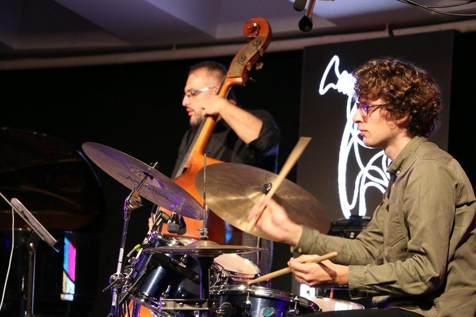 Своеобразный педагог-оркестр и Aron Talas Trio зажгли огни вечернего Баку (ФОТО)