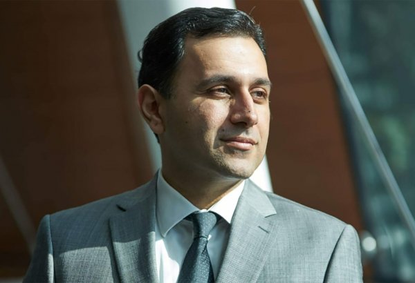 На телеканале Mezzo покажут концерт народного артиста Мурада Гусейнова (ВИДЕО)