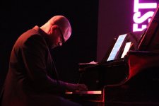 Красавица из Франции обворожила  бакинцев (ВИДЕО, ФОТО)