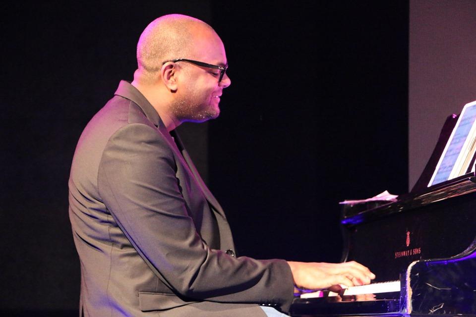 Красавица из Франции обворожила  бакинцев (ВИДЕО, ФОТО)