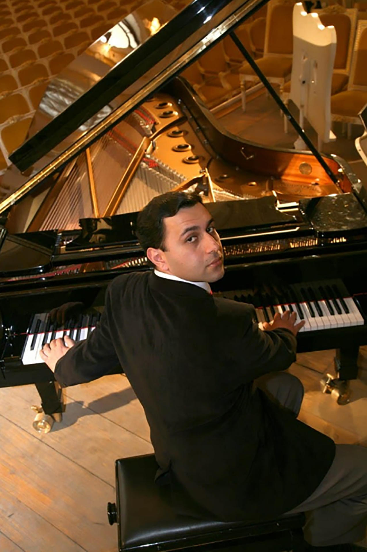 На телеканале Mezzo покажут концерт народного артиста Мурада Гусейнова (ВИДЕО)