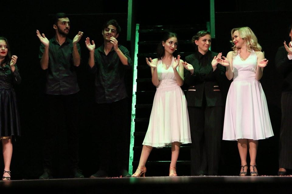 Мир криминального Чикаго и кабаре-шоу в Баку (ВИДЕО, ФОТО)