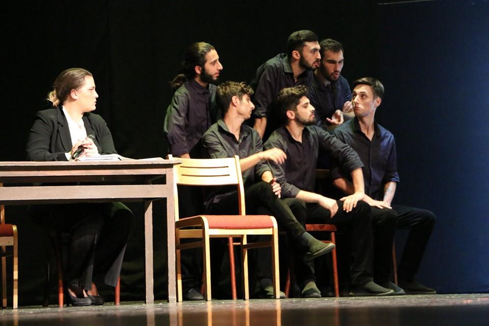 Мир криминального Чикаго и кабаре-шоу в Баку (ВИДЕО, ФОТО)