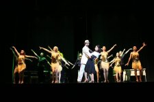 Мир криминального Чикаго и кабаре-шоу в Баку (ВИДЕО, ФОТО)