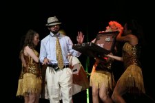 Мир криминального Чикаго и кабаре-шоу в Баку (ВИДЕО, ФОТО)