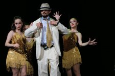 Мир криминального Чикаго и кабаре-шоу в Баку (ВИДЕО, ФОТО)