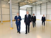 Президент Ильхам Алиев ознакомился в Габале с теплицей декоративного цветоводства (ФОТО)