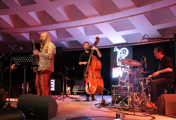 Норвежский викинг и "двойник" Джанлуиджи Буффона в вечернем Баку (ВИДЕО, ФОТО)