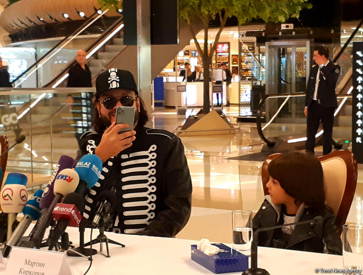 Филипп Киркоров прилетел в Баку с особым настроением (ФОТО)
